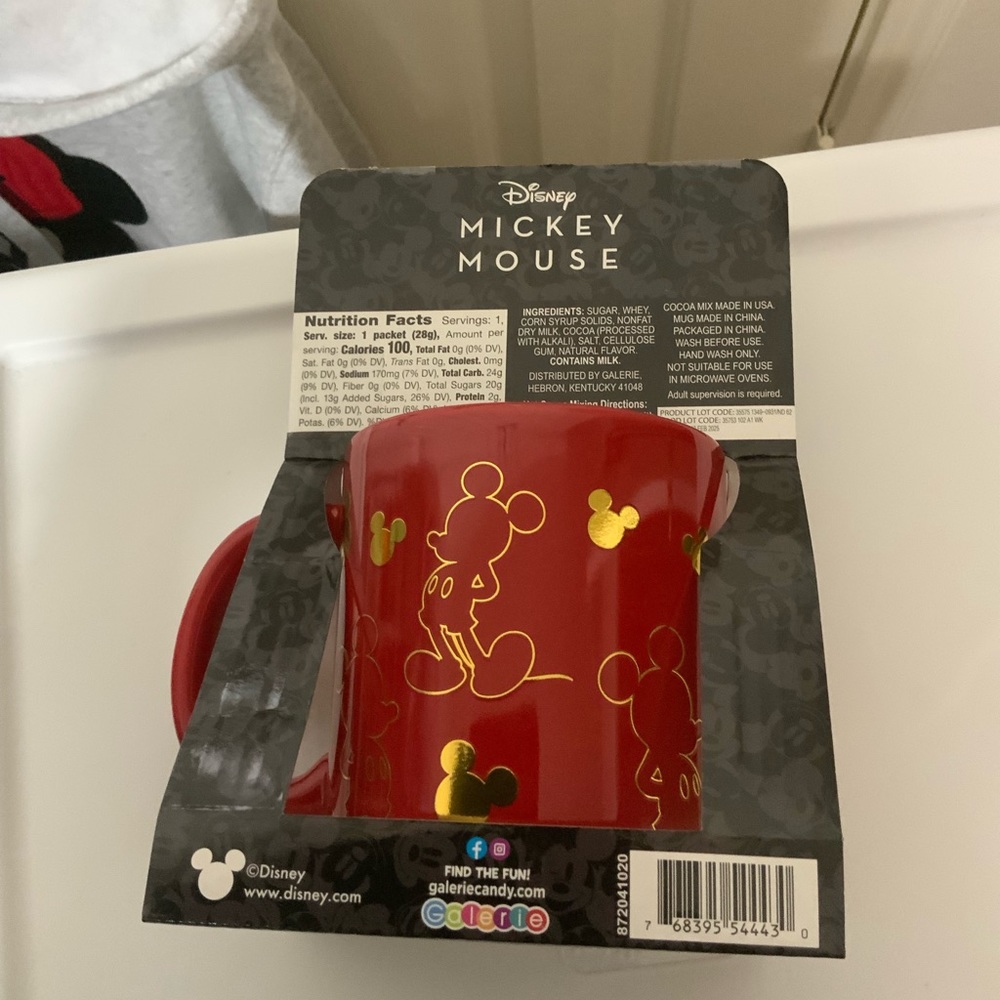 NWT Disney's Mickey Mouse Golden Galerie Lrg 14 oz. Ceramic Mug. - Picture 2 of 3